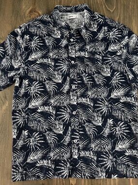 Sonoma Hawaiian Shirt Men’s Medium  Cotton Navy with palm leaves.  Cotton